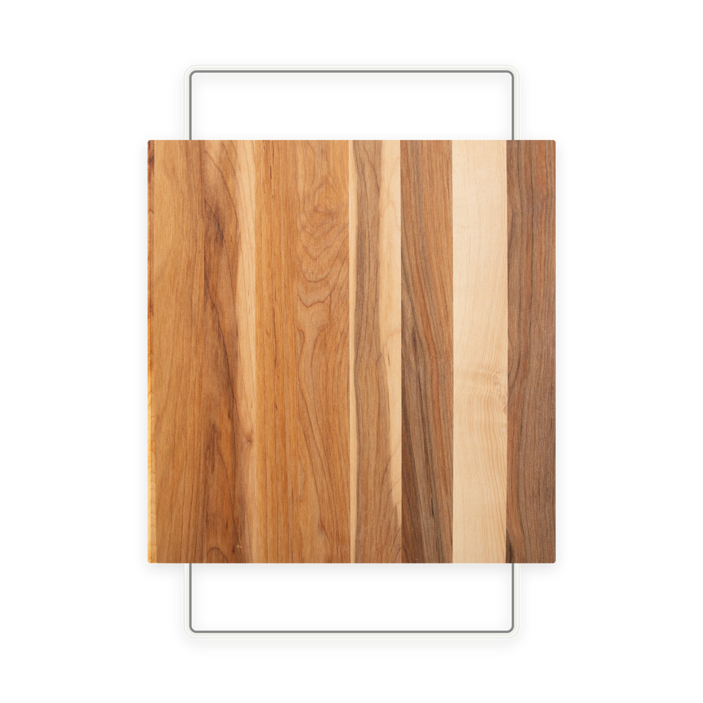 Vue de dessus de la planche à découper en bois pour évier avec supports métalliques
